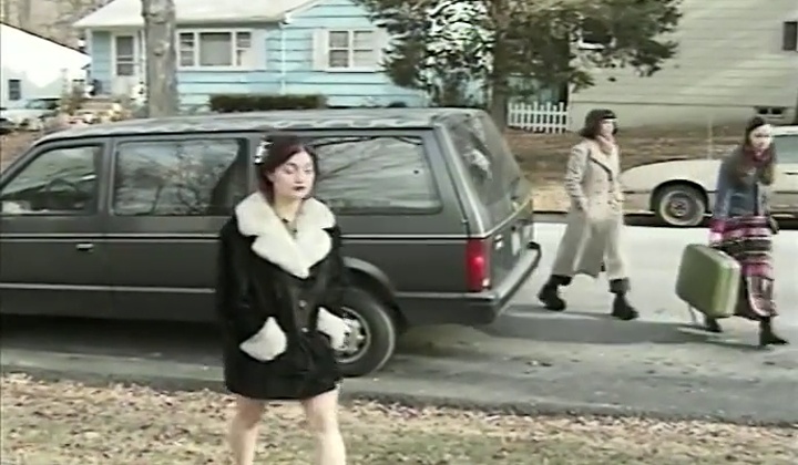 peeping in a girl’s dormitory (2000) ?