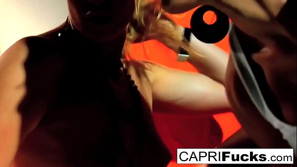 Lesbian Inmates Engage In Jailhouse Sex