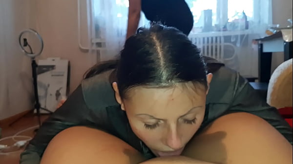 Girlfriend Gives Cunnilingus While Cleaner Watches