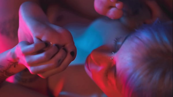 Lesbians Enjoy Foot Worship & Pussy Licking